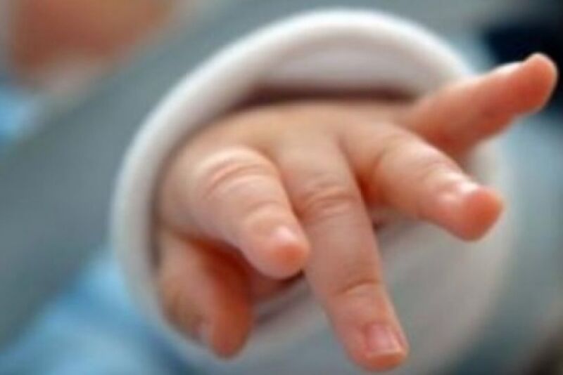Irak: Lind foshnja me tre organe gjenitale