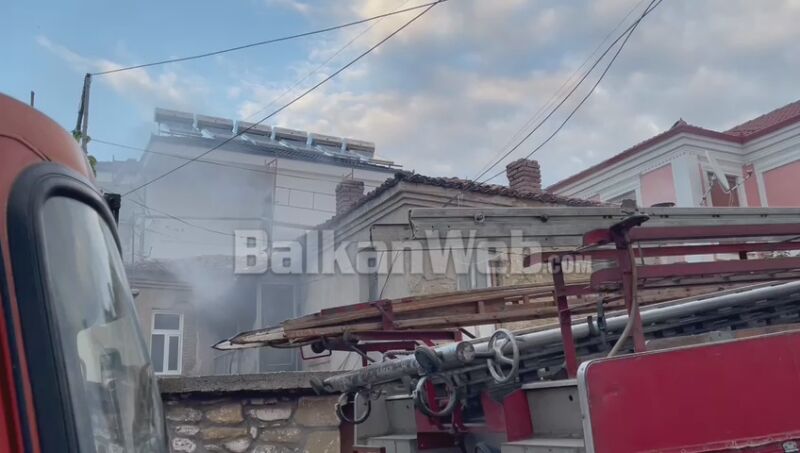 Detaje të reja nga ngjarja në Korçë, i moshuari tentoi të ndezë zjarrin me benzinë