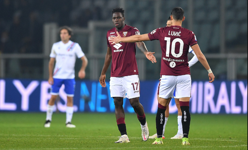 Milan dhe Inter në luftë për yllin 20 milionësh të Torinos