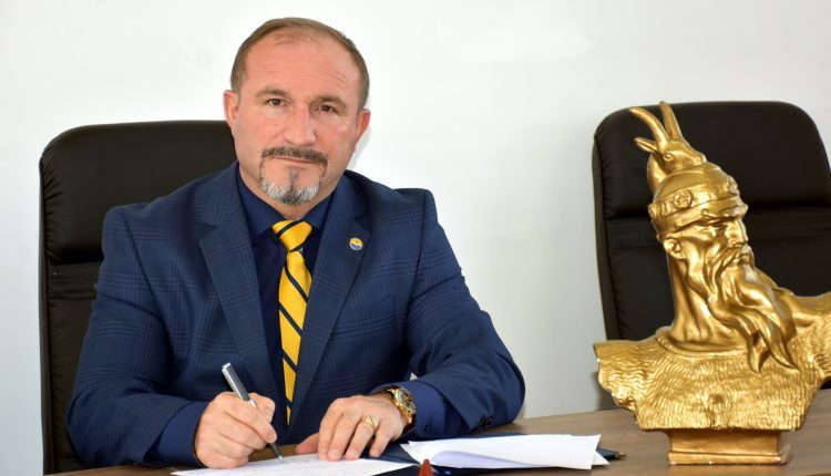 Rektori i UT-së Ahmeti: Gëzuar 28 Nëntorin – Ditën e Flamurit dhe Pavarësisë!
