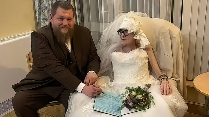 Të fejuar prej 11 vitesh, çifti martohet tre ditë para se nusja të ndërronte jetë nga kanceri! Gruaja lë pas 5 fëmijë