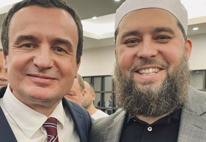 Kurti takohet me imamin shqiptar në Dallas: “E lus Allahun që ta udhëzojë për të mirë”