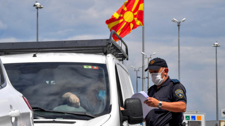 Kallëzim penal ndaj një polici në Maqedoni, ka lejuar kalimin e kufirit pa test PCR