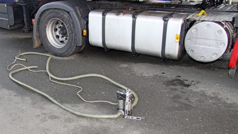 Tre shtetas të Maqedonisë vodhën 150 litra naftë nga një kamion në Slloveni