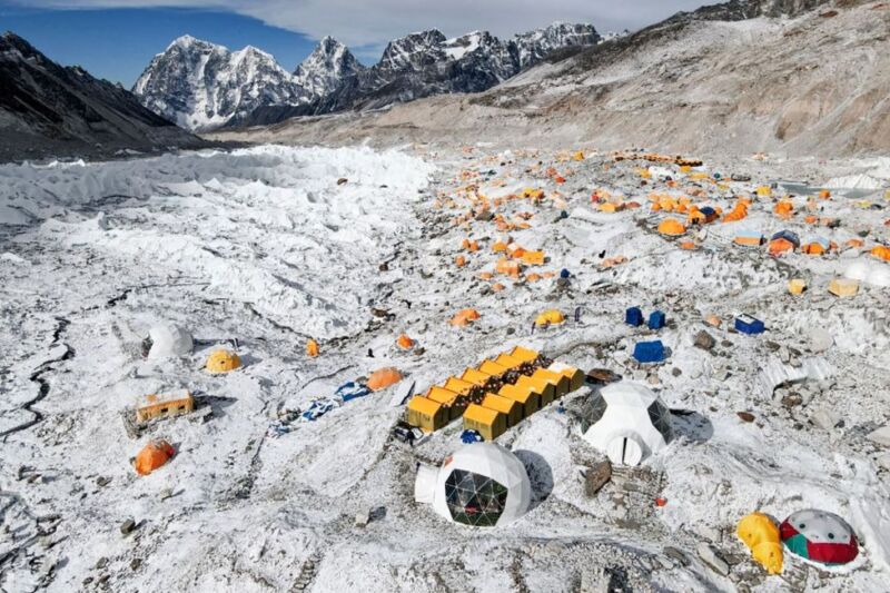 Shkrirja e akullnajave: Nepali do të zhvendosë kampin bazë të Everestit