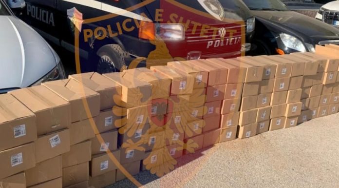 Kuti plot fruta të thata nga Maqedonia e Veriut, arrestohet drejtuesi i furgonit në Pogradec për kontrabandë
