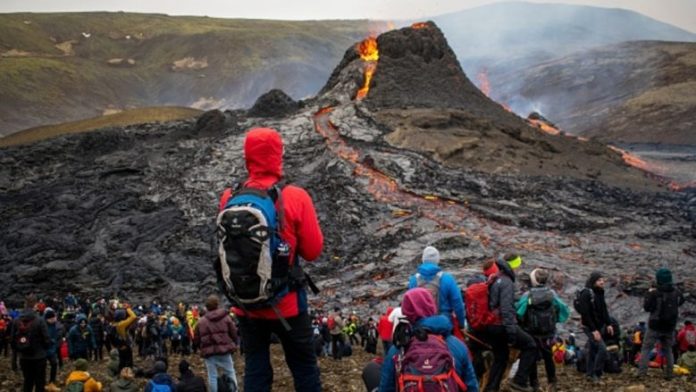 Shpërthim i vullkanit në Islandë, atraksion për turistët