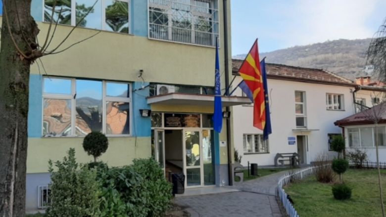 Policia ndalon dy persona në Tetovë  kapen duke ngjitur material propagandistik në periudhë të heshtjes zgjedhore