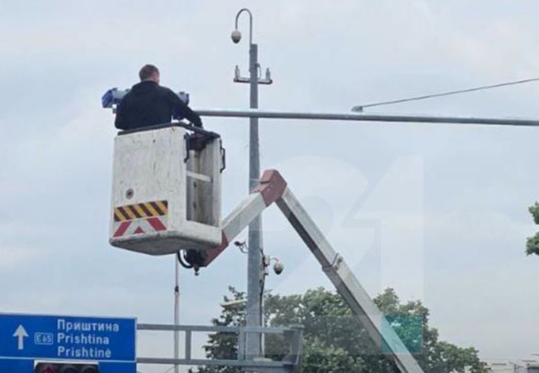 Kujdes  Po montohen kamerat e reja në afërsi të Q T   Mavrovasja  në Shkup  do të regjistrojnë shkeljet në trafik