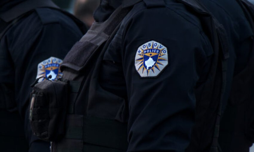 Policia zbarkon në shtëpinë e familjes Neziri në Prishtinë, cak i dyshuari që gjuajti me armë – gjejnë drogë