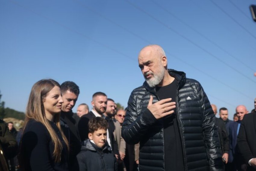 Aks i rëndësishëm që lidh dy hidrocentralet dhe nxit turizmin, Rama inspekton punimet në Rrugën e Komanit