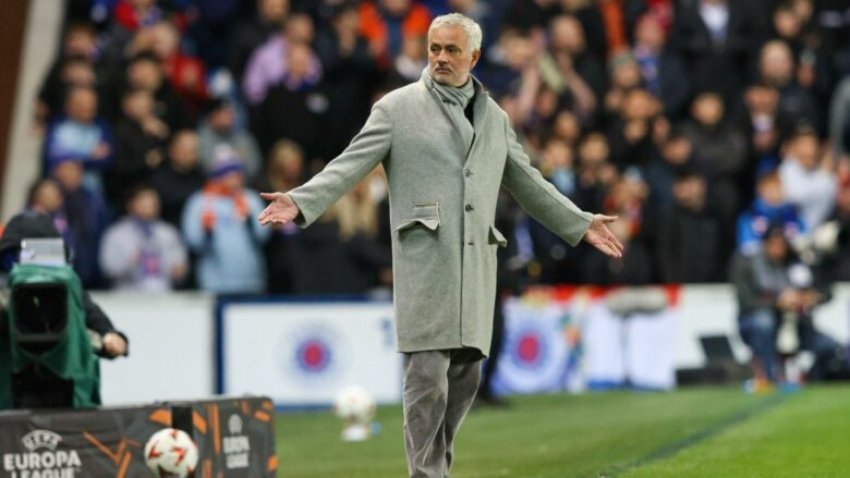 Humbje në derbi dhe lamtumirë titulli  Mourinho shpërthen në Turqi