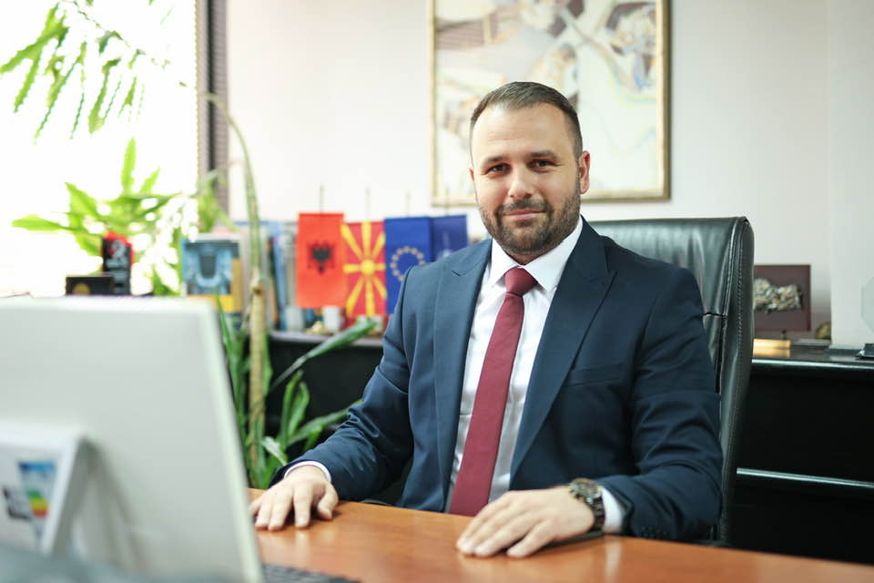 Ministri Durmishi  Sigurojmë zbritje deri në 15  për pajisjet shkollore  mbështetje reale për familjet para vitit shkollor