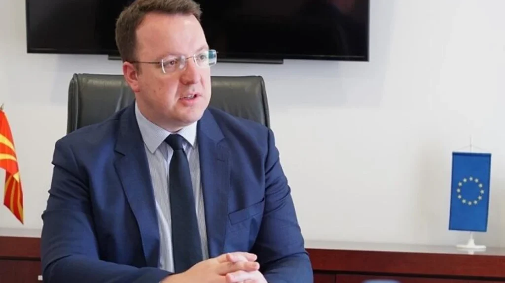 Nikolloski: Prej nesër edhe 11 fluturime të reja nga aeroportet e Shkupit dhe Ohrit