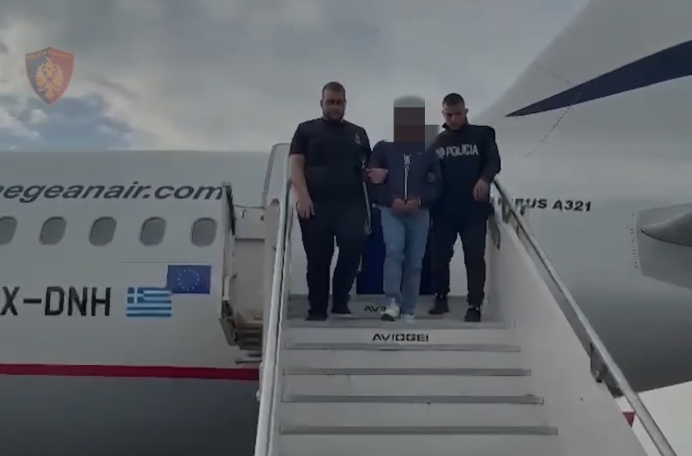 Ekstradohet nga Italia 33-vjeçari dënuar me burg, kultivoi drogë në pronë publike së bashku me tre persona të tjerë