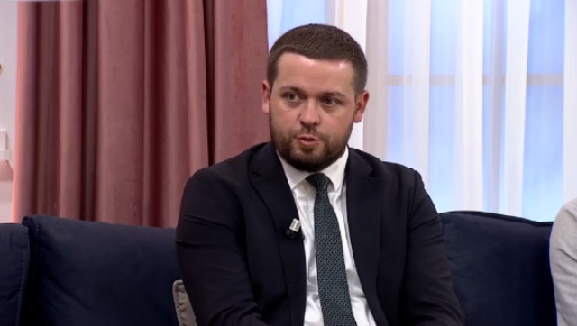 Imami kosovar pas vendimit të Supremes: Shamia me fytyrë të dukshme nuk cenon procesin mësimor