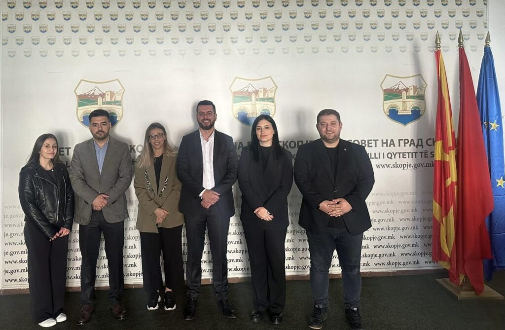 Mungonte gjuha shqipe, gjashtë këshilltarët e AKI-së në Shkup nuk i nënshkruajnë vendimet