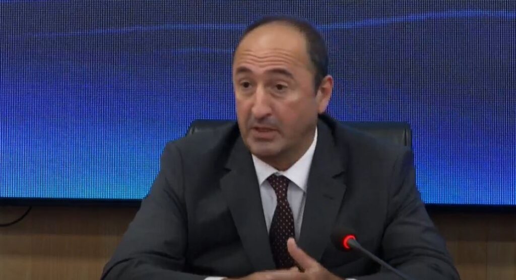 Merkoçi e thotë sërish se “Aliu nuk di not”, kategorikisht kundër emërimit të tij në Portin e Durrësit