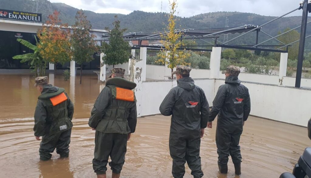 Moti i keq në vend, Ministria e Mbrojtjes: Shkodra, qarku më i prekur nga reshjet e shiut, si paraqitet situata në bashkitë e tjera