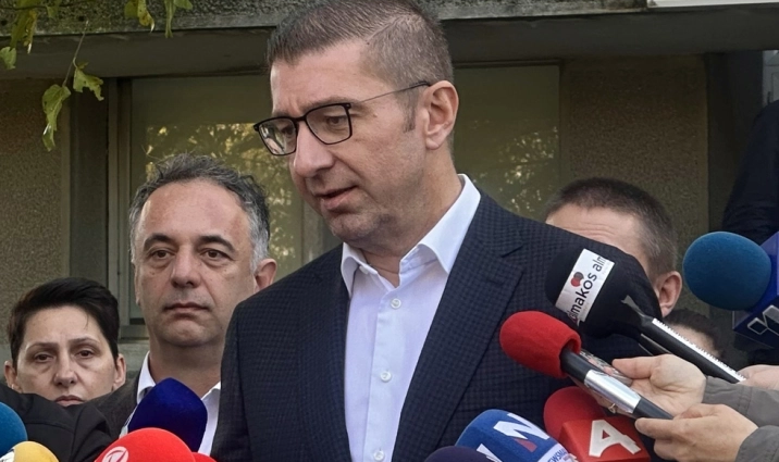 Mickoski: Pres që problemi me mbeturinat të zgjidhet brenda 72 orëve