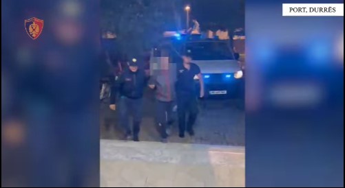 Tre persona do kalonin ilegalisht në Itali të fshehur në kamion, dy në kërkim ndërkombëtar, njëri pjesë e një organizatë kriminale! Në pranga shoferi 47-vjeçar