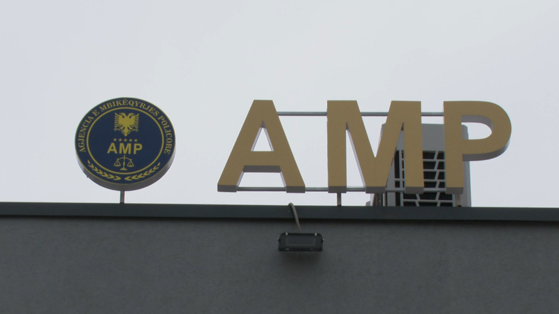 AMP arreston në flagrancë efektivin e policisë, përplasi një makinë në gjendje të dehur! Dërgohet në spital shtetësja