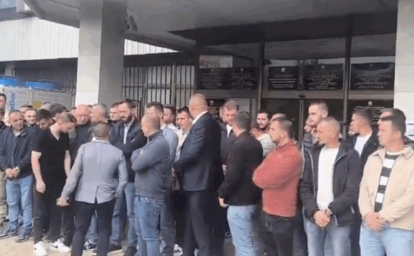 Mblidhen banorët e Çashkës para KSHZ, pritet shqyrtimi i ankesave