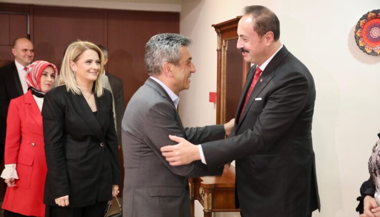 Izet Mexhiti pjesëmarrës në pritjen solemne për 102-vjetorin e Republikës së Turqisë në Shkup