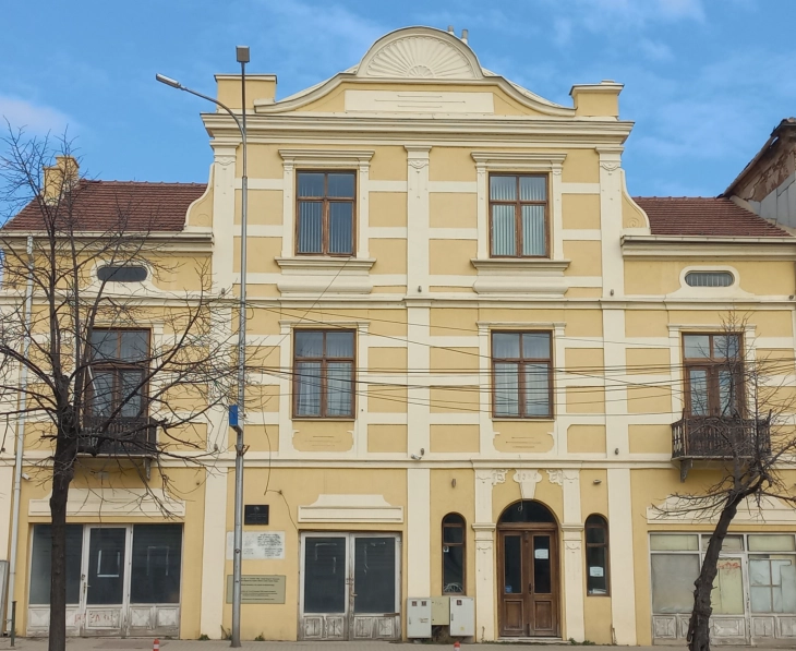 (VIDEO) Krerët e shtetit dhe të politikës urojnë Ditën e Alfabetit Shqip