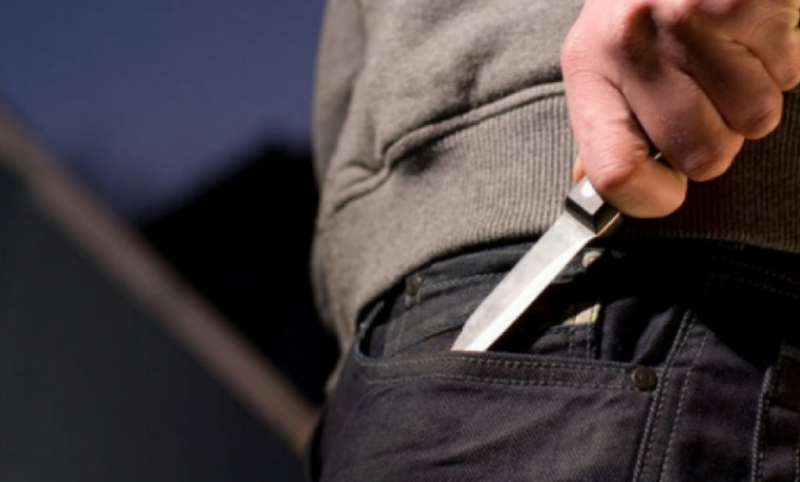 Thikë në kraharor dhe në qafë| Pas sherrit përfundon në spital 30-vjeçari në Vlorë, dy të arrestuar