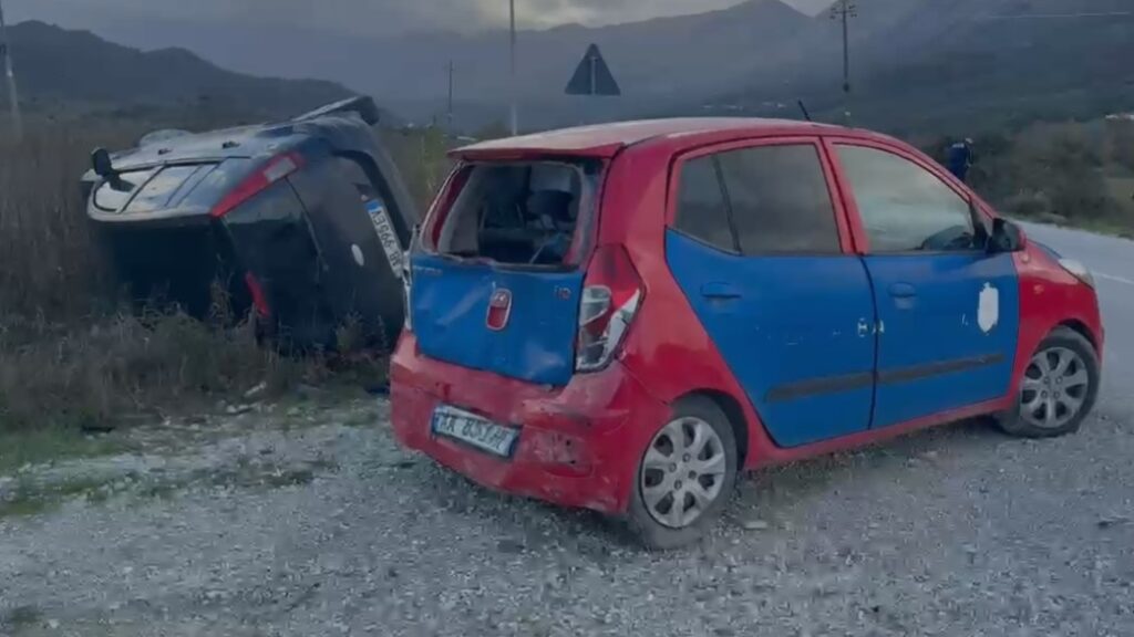 Aksident me dy të plagosur, makina humb kontrollin dhe përplaset me automjetin e Policisë Bashkiake