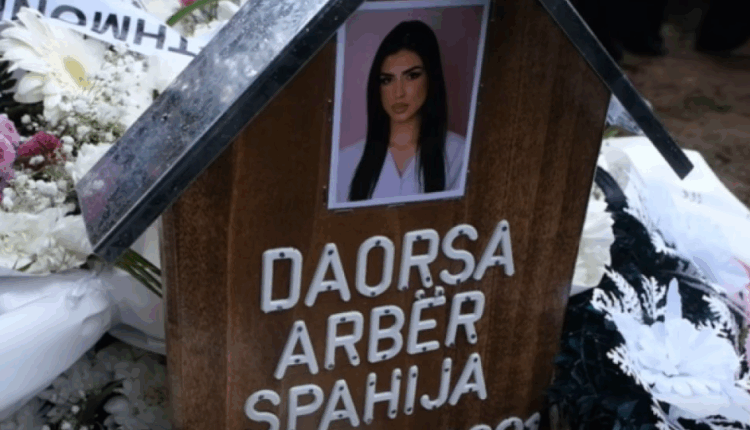 Varroset në Gjakovë studentja që humbi jetën në Tetovë (FOTO)