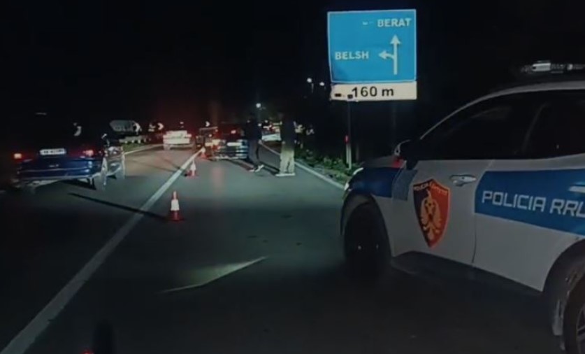 FOTOT/ Aksident i rëndë në Lushnjë-Berat, “Benz”-i përplas këmbësoren, ja si paraqitet gjendja e 53-vjeçares