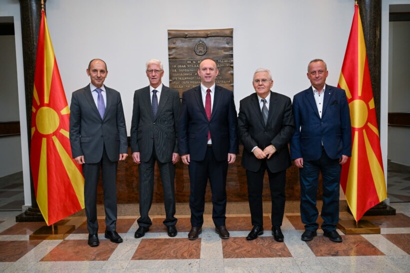 Gashi takon ish-kryetarët e Kuvendit, propozohet krijimi i këshillit joformal për shkëmbim të ideve