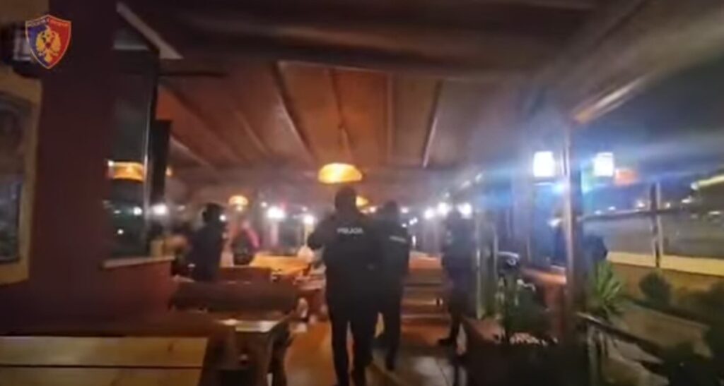 Goditet grupi kriminal, arrestohet 12 persona, mes tyre edhe organizatori! Sekuestrohen municione luftarake dhe kokainë