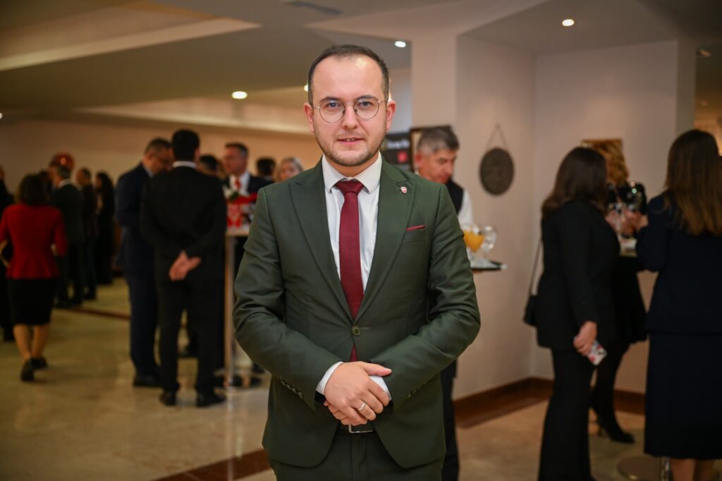 Turqia në mes Mekës dhe Brukselit diplomaci mbi tehun e shpatës