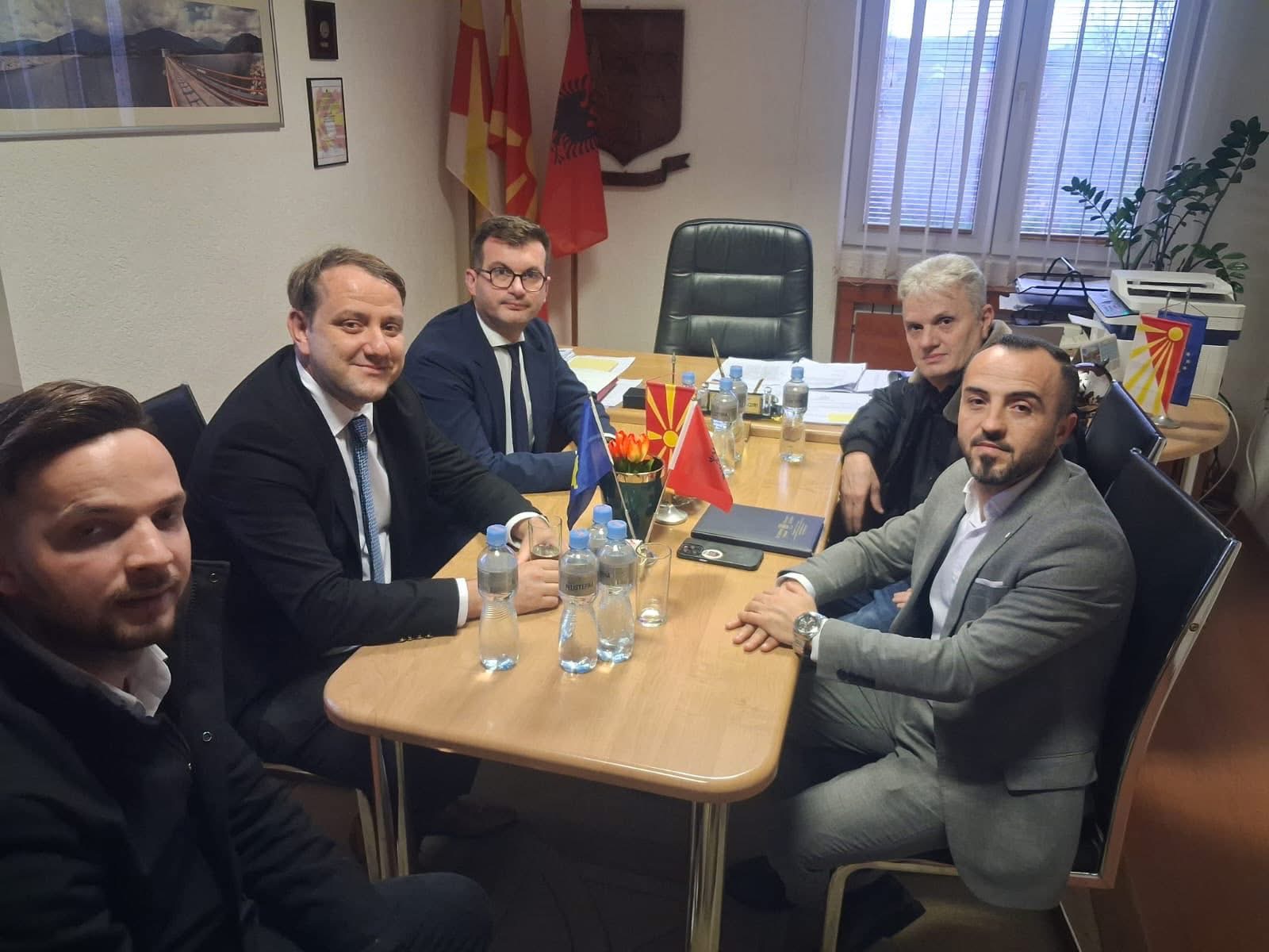 Suat Shaqiri pret në takim Ambasadorin Florian Qehaja