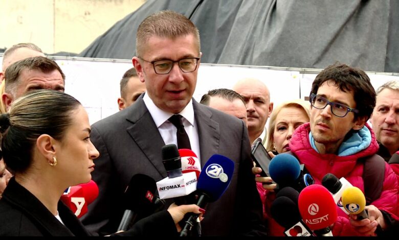 Mickoski për Koçanin: Qeveria do të bëjë gjithçka për të lehtësuar dhimbjen e familjarëve