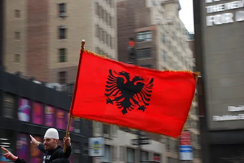 73 meshkuj në Kosovë quhen Nëntor, një përkujtim i 28 Nëntorit