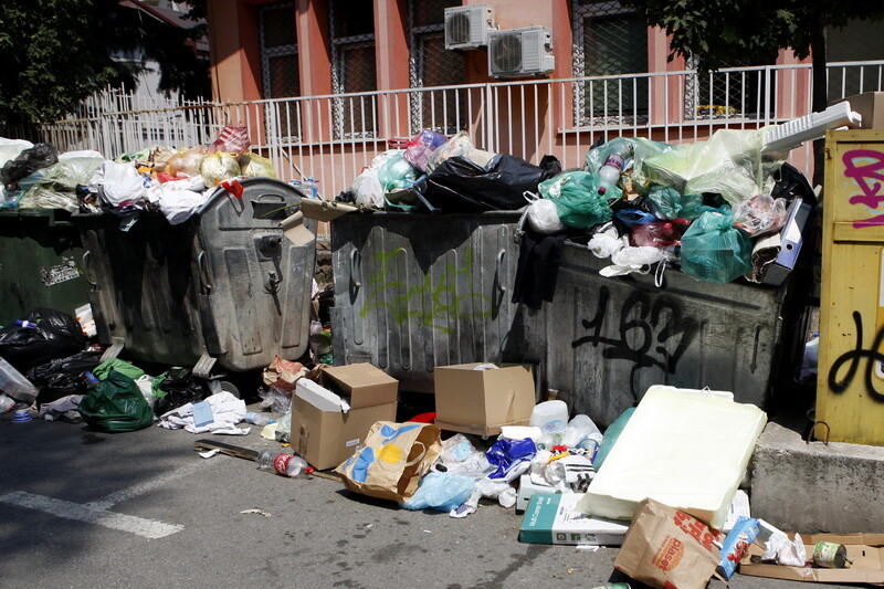 Prej sot në Shkup hyn në fuqi ndalesa për hedhje të mbeturinave prej orës 22:00 deri në orën 06:00!