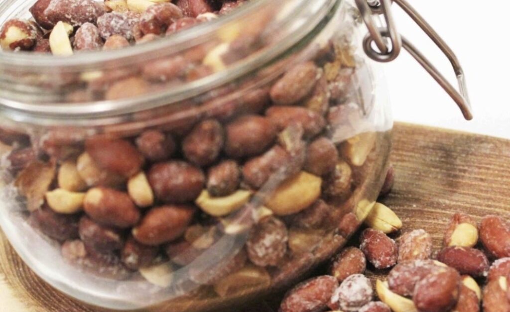 AUV-ja sekuestroi kikirikë dhe arra në rajonin e Shkupit