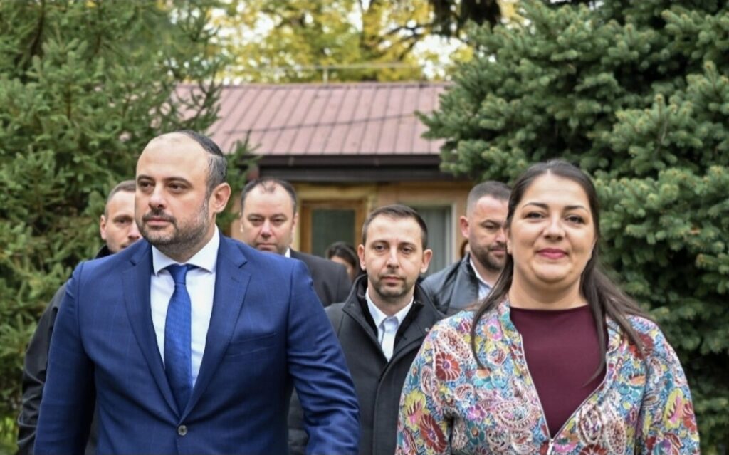 Gjorgjievski e mori mandatin, njoftoi se në orën 20:30 nis aksioni 72-orësh për pastrimin e Shkupit