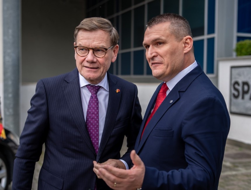 Vizita e Johann Wadephul në Tiranë, ambasada gjermane: SPAK, institucion i fortë, përparime konkrete në hetimin dhe luftimin e korrupsionit! Shqipëria, po ecën drejt BE-së!