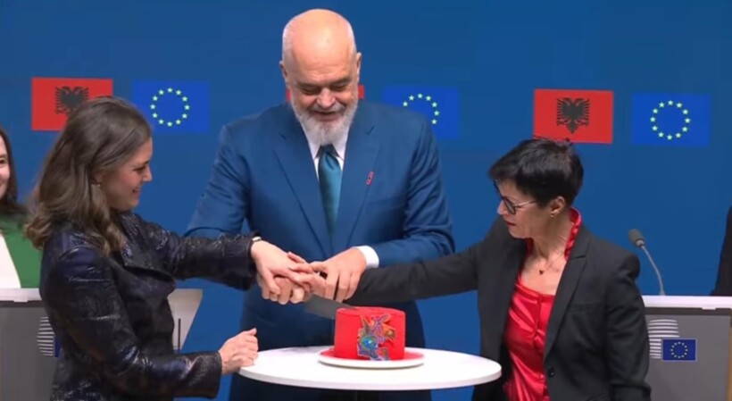 Ahmeti uron Ramën për hapjen e gjitha kapitujt e negociatave: Vërtetë për shqiptarët, dielli lind në perëndim