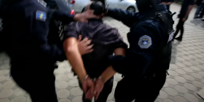 Nuk iu bindën urdhrit të Policisë dhe tentuan të ikin, bien në pranga dy burra në Shtime