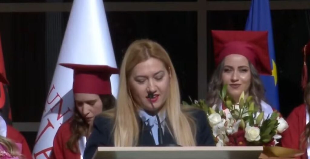 Ceremonia e diplomimit të studentëve tek “Luarasi”, Presidentja Fabiola Hysenbelliu: Jeni ambasadorët tanë në të gjithë botën! Sot po hapni dyert drejt mundësive të reja