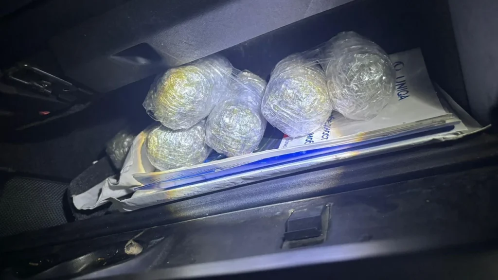U gjetë drogë në veturë, arrestohen 2 persona