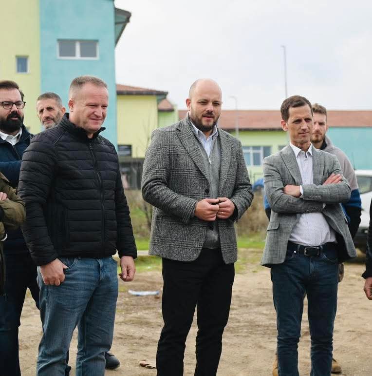 Kostovski: Vazhdon asfaltimi i rrugëve në Vizbeg