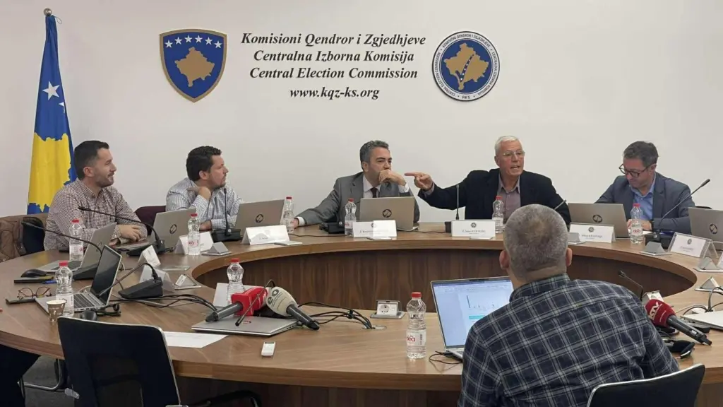 Përplasje në KQZ, VV thotë se PDK po manipulon procesin zgjedhor me votues analfabetë!