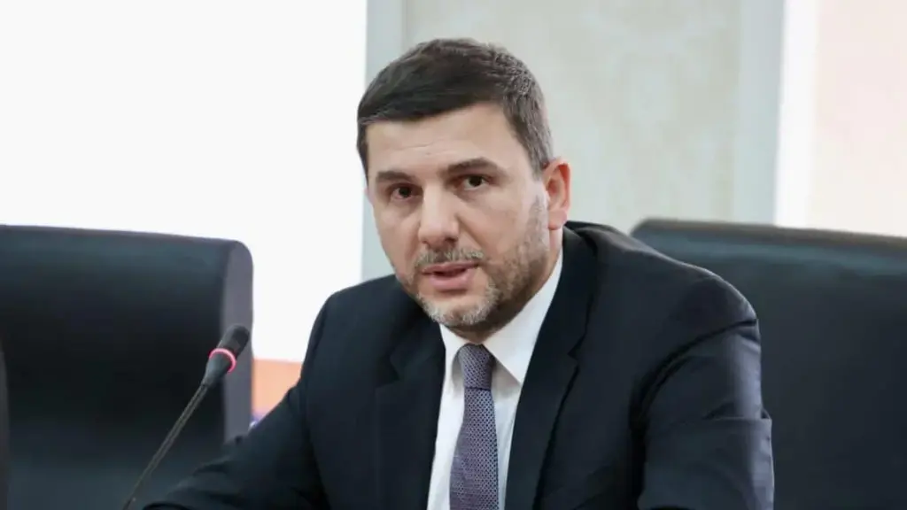 Ja kush pritet ta jetë pasuesi i Krasniqit si kryetar i PDK-së